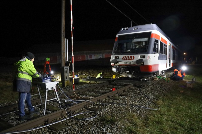 	Lokalbahn kollidiert auf Bahnübergang in Waizenkirchen mit LKW-Anhänger