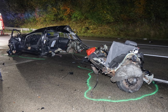 	Geisterfahrerunfall: Drei teils Schwerverletzte bei folgenschwerem Crash auf Westautobahn in Pucking