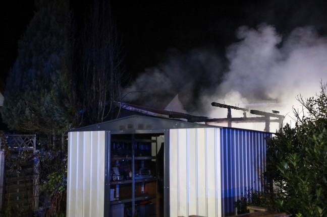 	Drei Feuerwehren bei Carport- beziehungsweise Gartenhüttenbrand in St. Florian im Einsatz
