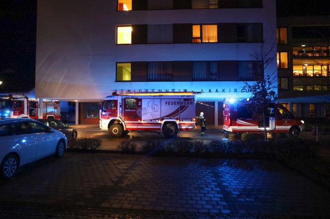 	Brandgeruch in Seniorenheim: Längere Ursachensuche durch Einsatzkräfte der Feuerwehr in Laakirchen