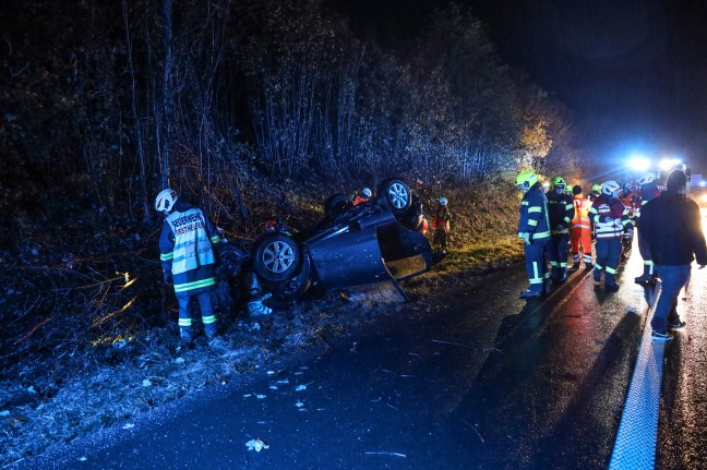 	Autoüberschlag bei nächtlichem Verkehrsunfall auf Innkreisautobahn in Krenglbach