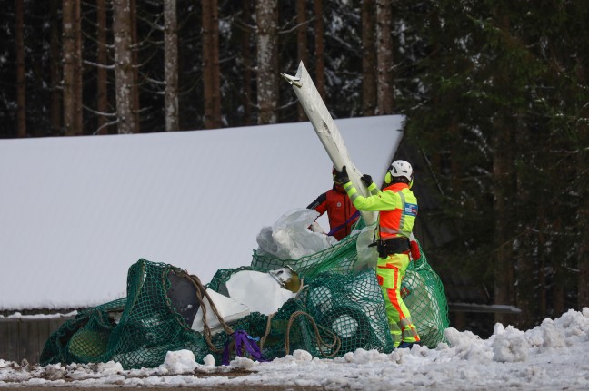 	Flugzeugwrack nach Absturz mit vier Todesopfern vom Kasberg in Grünau im Almtal geborgen