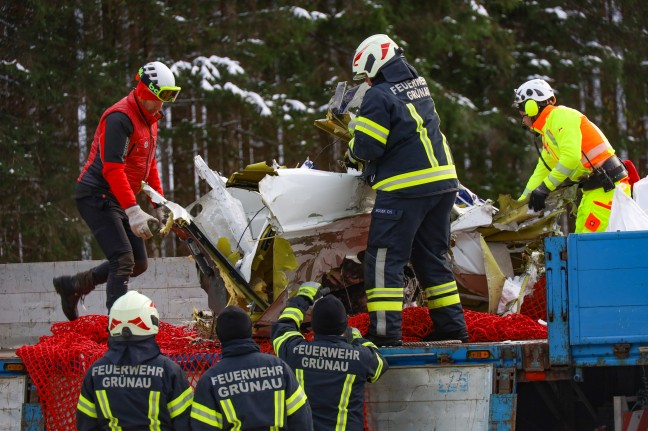 	Flugzeugwrack nach Absturz mit vier Todesopfern vom Kasberg in Grünau im Almtal geborgen
