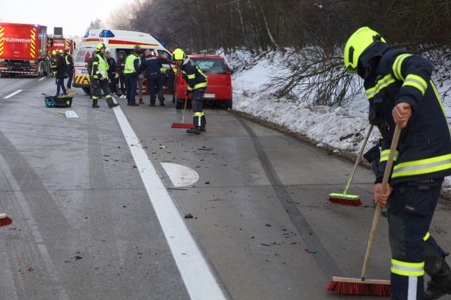 	Autotransportanhänger samt aufgeladenem PKW bei Unfall auf Westautobahn in Sipbachzell überschlagen