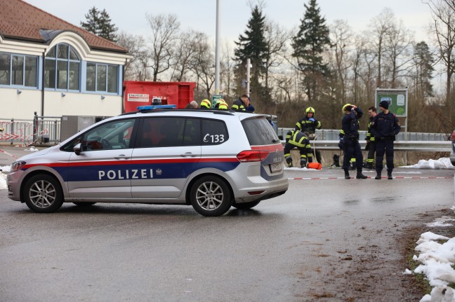 	Leblose Person bei Lambach durch Kräfte der Feuerwehr aus der Traun geborgen