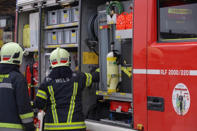 	Brand in einer Geschäftsfiliale in Wels-Schafwiesen - Sprinkleranlage verhindert Großbrand