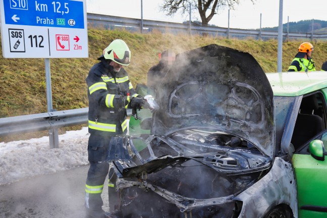 	Fünf Feuerwehren bei Fahrzeugbrand auf der Mühlviertler Schnellstraße bei Kefermarkt im Einsatz