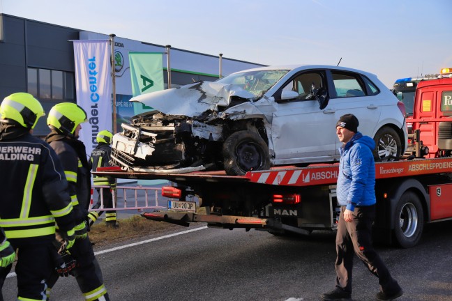 	Frontale Kollision zwischen zwei PKW in Ottensheim fordert vier teilweise Schwerverletzte