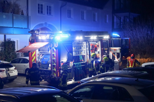 	Küchenbrand im Dachgeschoß eines Mehrparteienwohngebäudes in Schleißheim