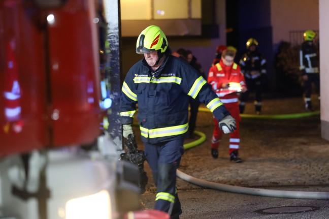 	Küchenbrand im Dachgeschoß eines Mehrparteienwohngebäudes in Schleißheim