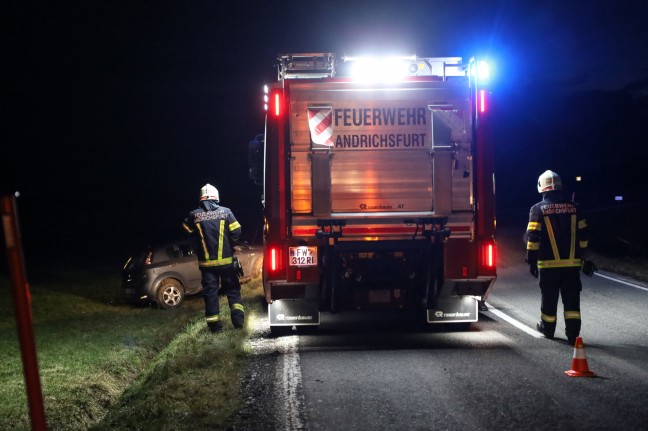 	Autolenkerin nach Unfall in Taiskirchen im Innkreis durch Einsatzkräfte aus PKW befreit