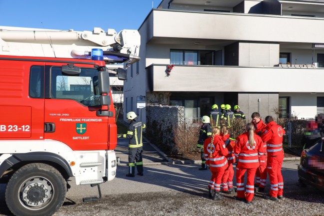 	"Gefilmt statt gelöscht": Brand eines Adventkranzes in Sattledt greift von Terrasse auf Gebäude über