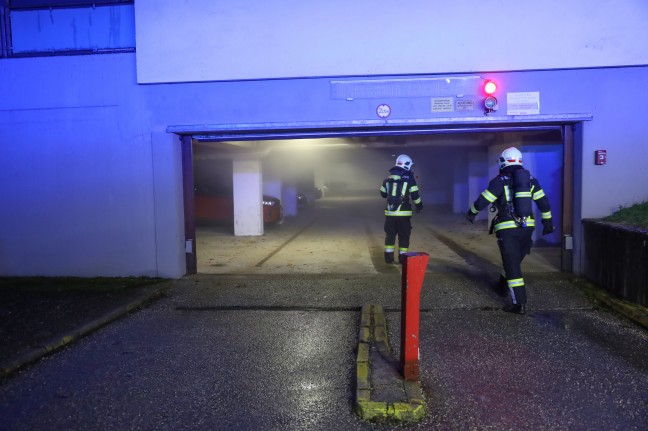 	Fahrzeug gesprengt: Trotz Polizeigroßaufgebot Kleintransporter in Wels-Lichtenegg schwer beschädigt