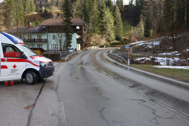 	Auto in Brückengeländer über den Dambach zwischen Edlbach und Rosenau am Hengstpaß gekracht