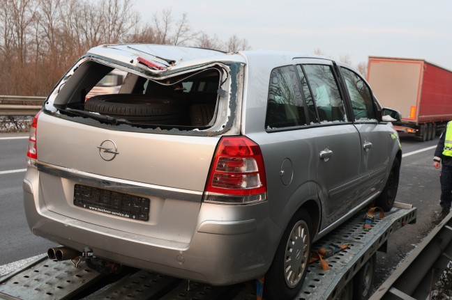 	Sachschaden: Crash mit mehreren Fahrzeugen auf Welser Autobahn bei Weißkirchen an der Traun