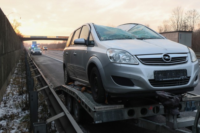 	Sachschaden: Crash mit mehreren Fahrzeugen auf Welser Autobahn bei Weißkirchen an der Traun