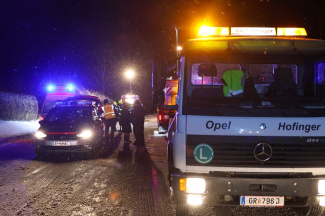 	Schwerer Unfall zwischen PKW und Räumfahrzeug in Neukirchen am Walde