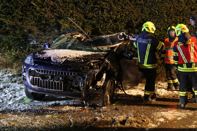 	Schwerer Unfall zwischen PKW und Räumfahrzeug in Neukirchen am Walde