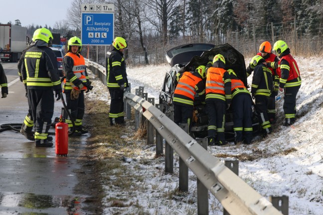 	Schwerer Verkehrsunfall mit Autoüberschlag auf Westautobahn bei Allhaming