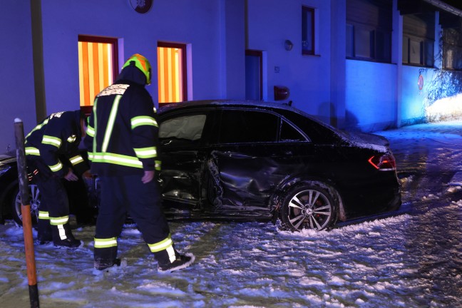 	Heftige Kollision zweier PKW in Ohlsdorf sorgte für Einsatz von drei Feuerwehren