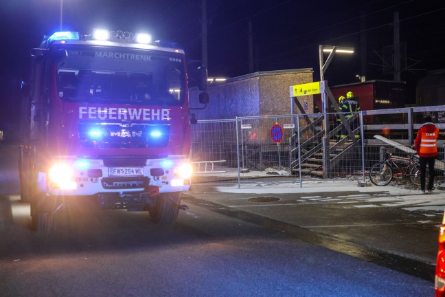 	Bremse heißgelaufen: Drei Feuerwehren zu Brand an einem Güterzug in Marchtrenk alarmiert