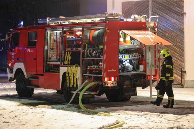 	Drei Feuerwehren bei nächtlichem Brand in einem Hackschnitzellager in Vorchdorf im Einsatz