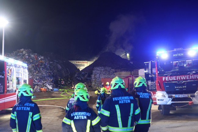 	Brand auf einem Schrottplatz in Asten sorgte für Einsatz zweier Feuerwehren