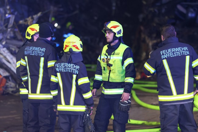	Brand auf einem Schrottplatz in Asten sorgte für Einsatz zweier Feuerwehren