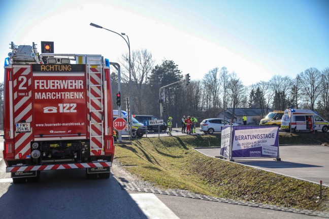 	Kreuzungsunfall zwischen zwei PKW auf Wiener Straße bei Marchtrenk fordert zwei Verletzte