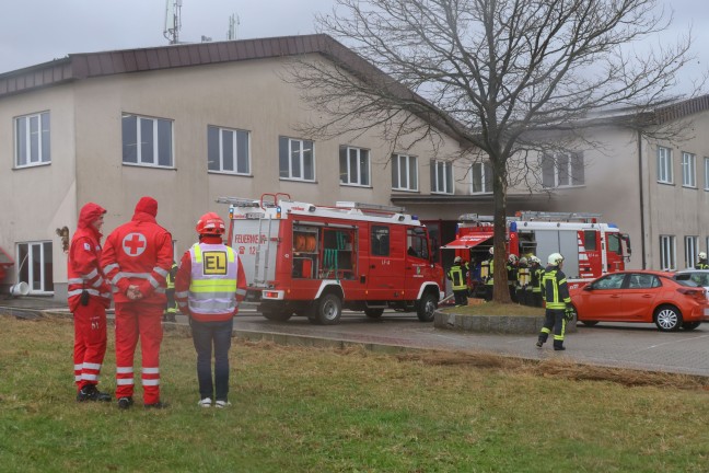	Neun Feuerwehren: Größerer Brand in einem Tischlereibetrieb in Kirchham