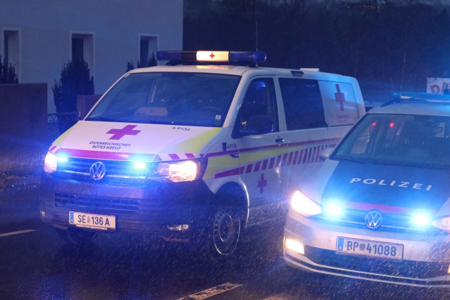 	Drei Verletzte bei Frontalcrash zwischen Rettungsauto und PKW auf Voralpenstraße bei Bad Hall