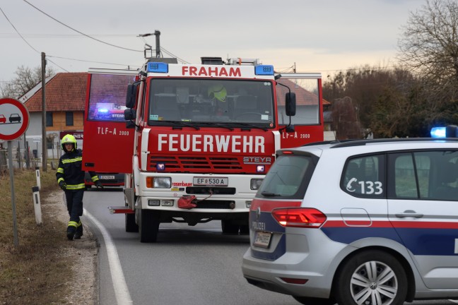 	Autolenkerin bei Verkehrsunfall auf Eferdinger Straße in Fraham von Straße abgekommen