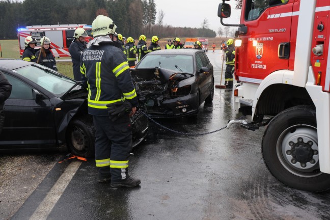 	Kollision mit vier beiteiligten Autos auf Eferdinger Straße in Waizenkirchen fordert zwei Verletzte