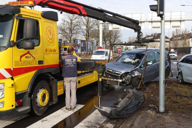 	Kreuzungsunfall zwischen zwei PKW in Wels-Pernau