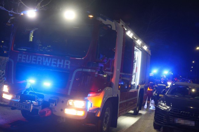 	Brand eines Altkleidercontainers in Wels-Lichtenegg sorgte für Einsatz von Feuerwehr und Polizei