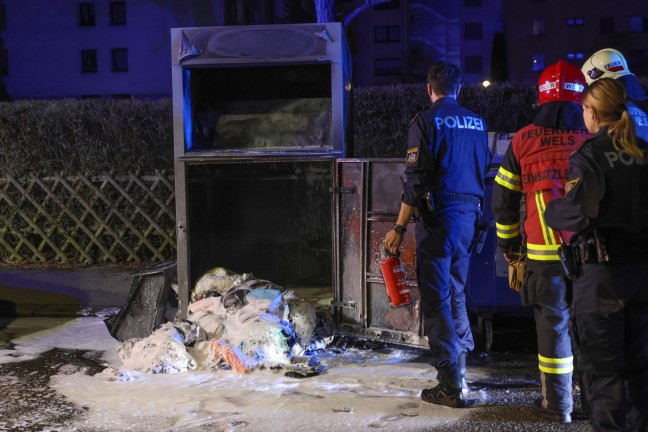 	Brand eines Altkleidercontainers in Wels-Lichtenegg sorgte für Einsatz von Feuerwehr und Polizei