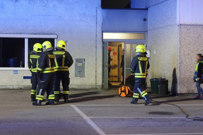 	Vier Feuerwehren bei Brand eines Büros in einem Firmengebäude in Ansfelden im Einsatz