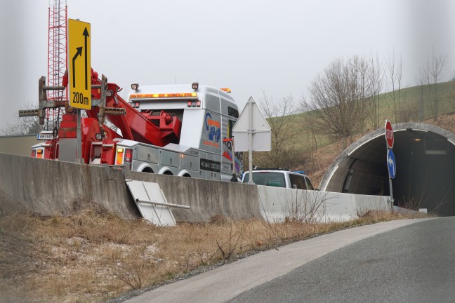 	LKW-Auffahrunfall im Tunnel Kienberg auf der Pyhrnautobahn bei Micheldorf in Oberösterreich