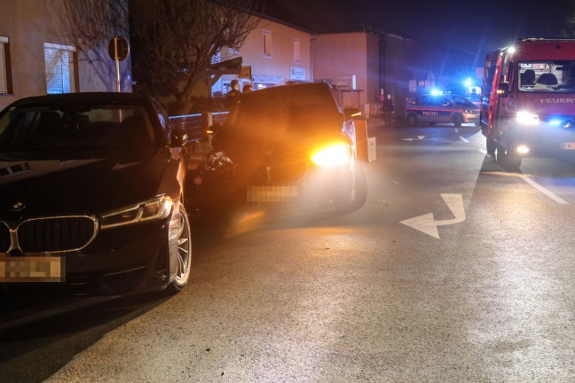 	Auto in Wels-Pernau in ein parkendes Fahrzeug gekracht