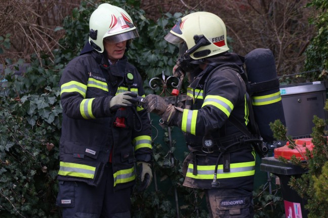	Feuerwehr und Rauchfangkehrer bei CO-Austritt in einem Wohnhaus in Wels-Neustadt im Einsatz
