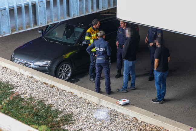 	Unfall in Tiefgarage: Personenrettung und Reanimation eines Autolenkers in Wels-Waidhausen