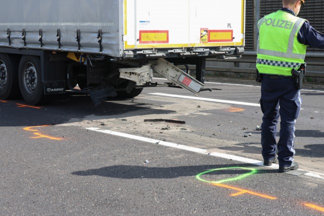 	Tödlicher Crash: Kleintransporter kracht auf Innkreisautobahn in Pichl bei Wels frontal in LKW-Heck