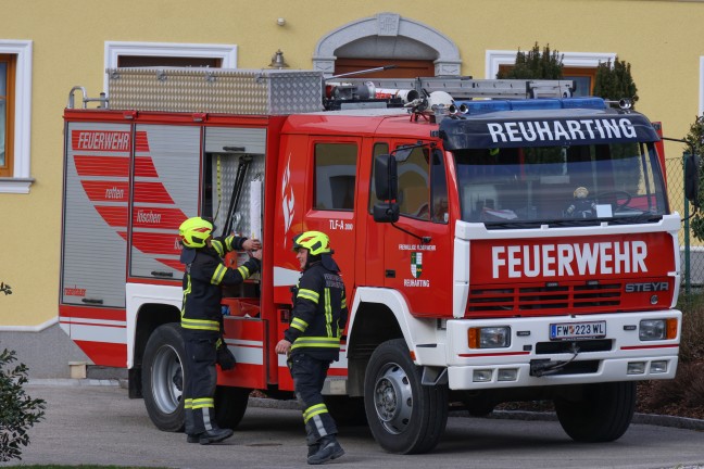 	Bagger umgestürzt: Einsatz dreier Feuerwehren bei Personenrettung in Steinerkirchen an der Traun