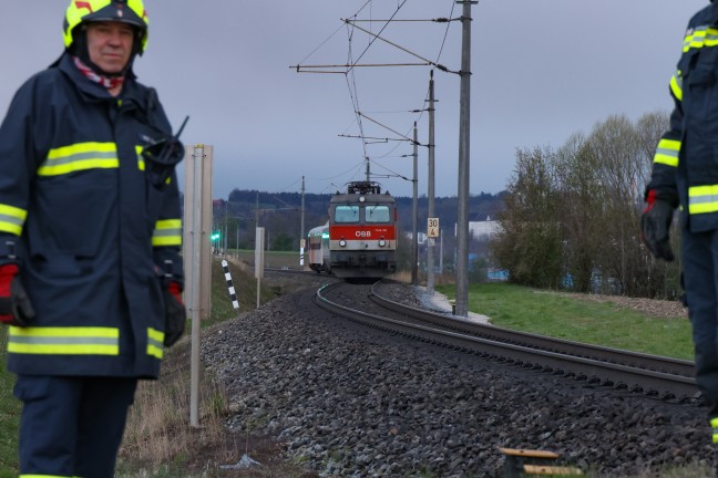 	90 Personen nach Oberleitungsstörung bei Rohr im Kremstal aus Personenzug evakuiert