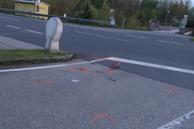 	Tödlicher Unfall: Fußgängerin (86) auf Donaustraße in Luftenberg an der Donau von PKW erfasst