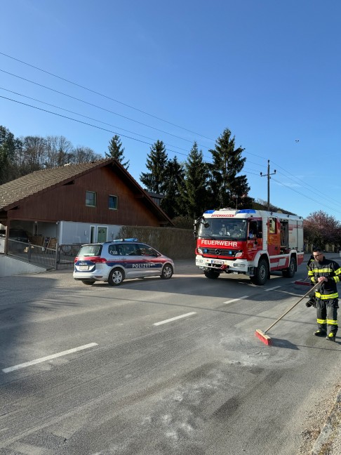 	Einsatz der Feuerwehr nach Ölaustritt in Offenhausen
