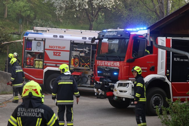	Vier Feuerwehren bei Brand im Hackschnitzelbunker eines Bauernhofes in Waldneukirchen im Einsatz