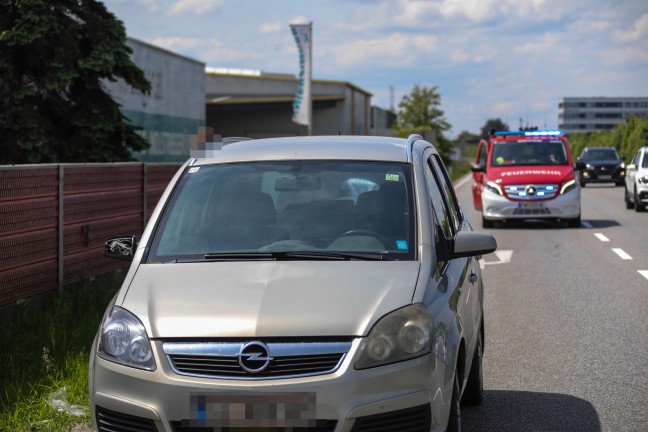 	Fahrzeugpanne: Vermeintlicher PKW-Brand auf Wiener Straße bei Marchtrenk sorgte für Feuerwehreinsatz