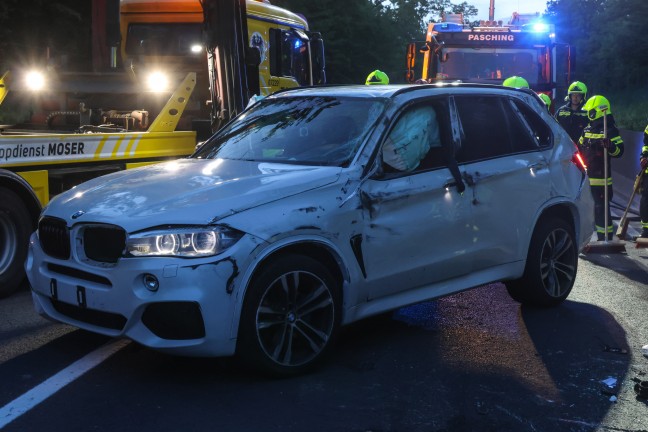 	Stillstand in Seitenlage: Auto bei Unfall auf Kremstalstraße in Pasching durch die Luft geflogen