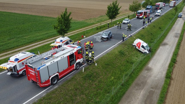	Schwerer Crash zwischen PKW, Kleintransporter und LKW auf Steyrer Straße bei Kronstorf